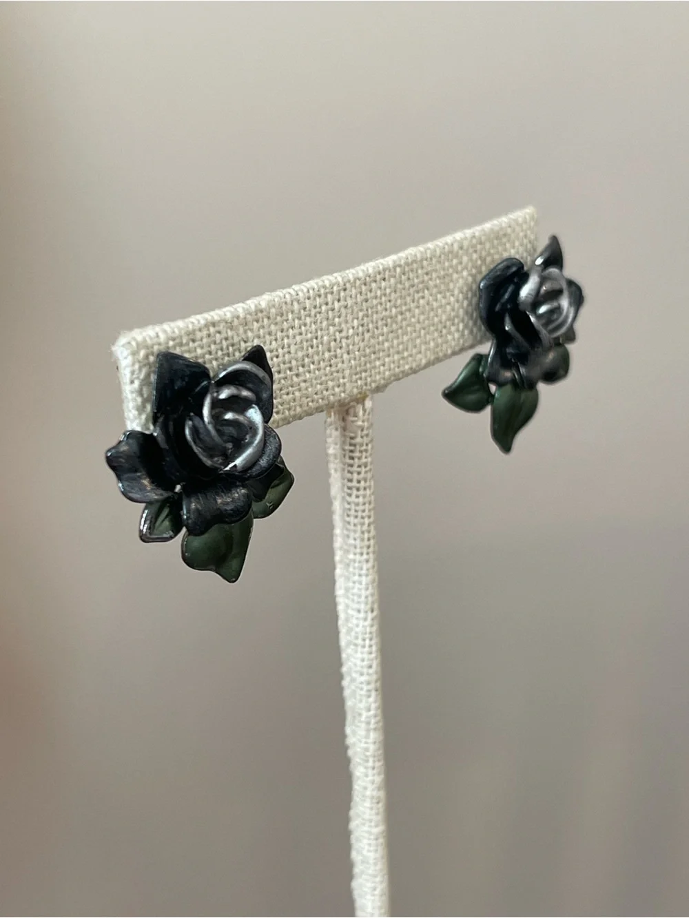 Vintage Style Dark Black - Grey Rose Stud Earrings